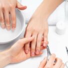 العناية باليدين